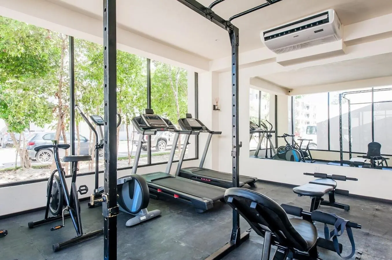 Workation Paradise Gated, Wifi 500Mb, Gym, Pool Playa del Carmen Feriehus